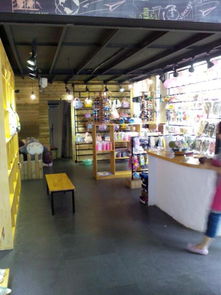 南充及周邊地區(qū)專(zhuān)業(yè)鞋店展柜生產(chǎn)與制作——以高坪區(qū)聯(lián)創(chuàng)展示制品廠為例